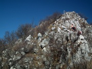 27 tratto impegnativo su roccette in cresta...